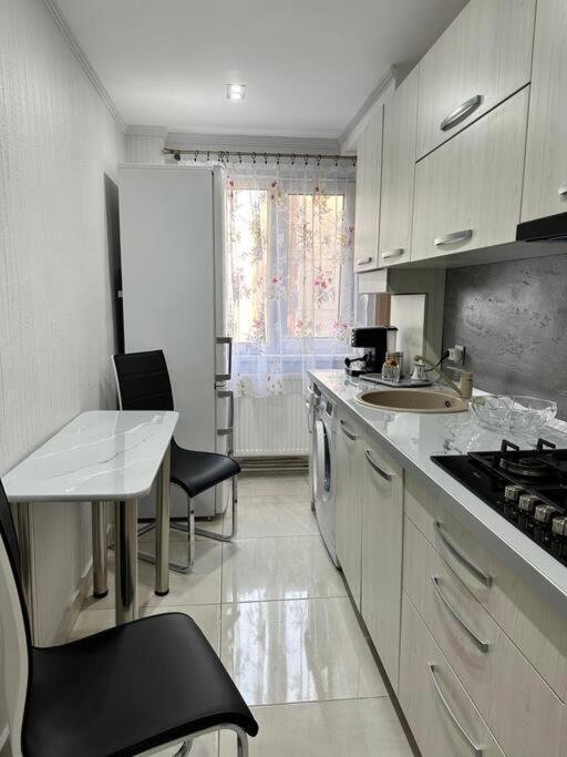 Stylish Apartment In Dambu Târgu-Mureş Eksteriør billede
